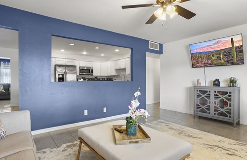Papago Parkway Maison | Near Old Town Scottsdale,Tempe and ASU. Amazing pool and yard - 3 br - Sleeps 10