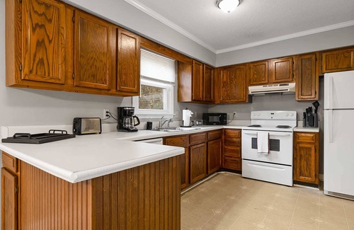 Southeast Raleigh Maison | Near Parks, Trails, & Downtown! Raleigh Retreat