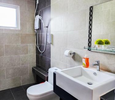 Masai Maison | Near Permas - Idyllic Home "4BR4B" 14 pax by Cowidea