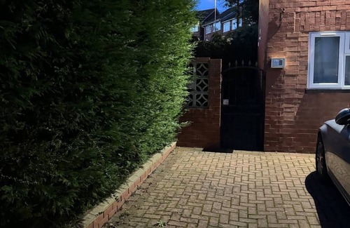 Nottingham Maison | Near Roundhay Park- one of EU's biggest city Parks