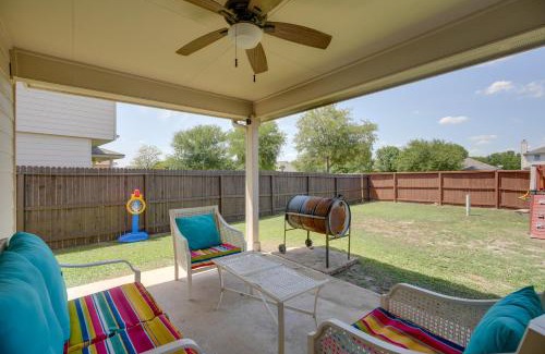 San Antonio Maison | Near SeaWorld! Modern Family Home with Pool Access