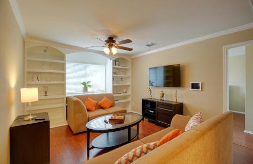 San Antonio Maison | Near SeaWorld! Modern Family Home with Pool Access
