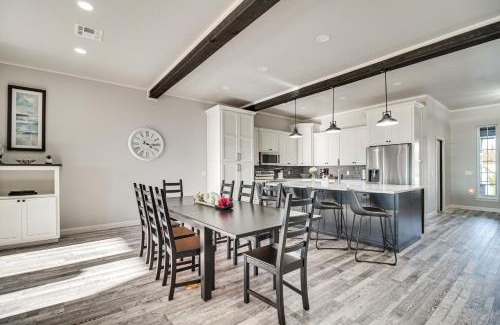 Grove Maison | Near Shangri-La Lake-View Monkey Island Home!