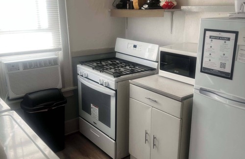 Vollintine-Evergreen Maison | Near Shopping & Dining- Magic in Midtown- Unit B