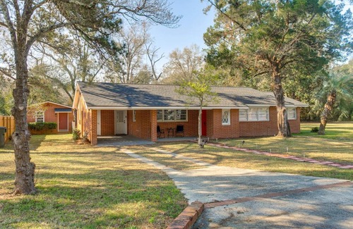 Waycross Maison | Near Shops and Eats Home with Large Yard in Waycross!