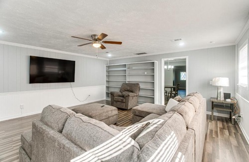Waycross Maison | Near Shops and Eats Home with Large Yard in Waycross!