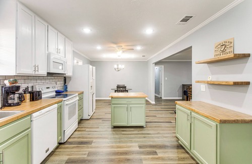 Waycross Maison | Near Shops & Eats: Home w/ Large Yard in Waycross!