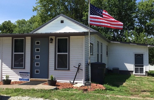 Keithsburg Maison | Near State park & Forest. Close to river for boating. Stay…Anchored Inn