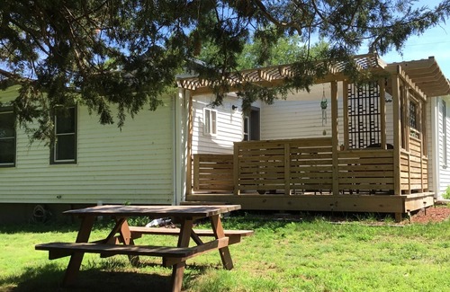 Keithsburg Maison | Near State park & Forest. Close to river for boating. Stay…Anchored Inn