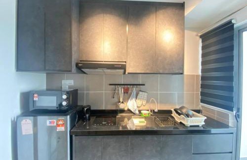 Shah Alam Appartement | NEAR SUBANG AIRPORT Dk Impian Studio 1-3 pax