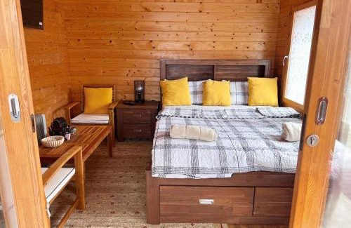 Mangere Maison | Near the Airport Cozy Cabin Style Entire Tiny Home