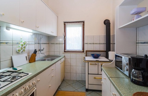 Srijane Maison | Near the river Cetina awaits you this practical cottage with vegetable garden.