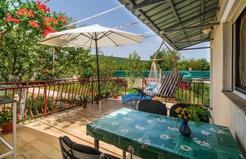 Srijane Maison | Near the river Cetina awaits you this practical cottage with vegetable garden.