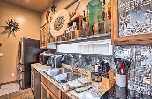 Tucson Maison | Tucson Home w / Porch & Lavish Yard près de Trail Heads