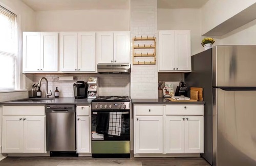 Shadyside Maison | Near UPMC, CMU, Pitt & Walnut + Free Parking