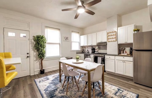 Shadyside Maison | Near UPMC, CMU, Pitt & Walnut + Free Parking