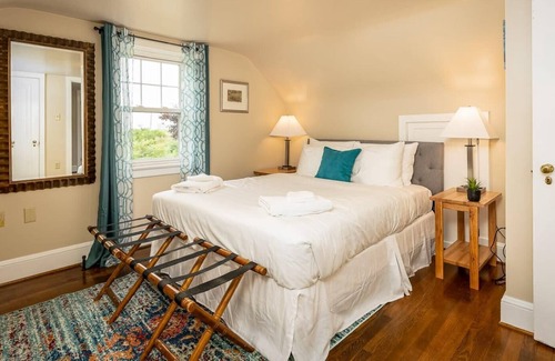 Maurertown Maison | Muse of Maurertown-Close to Vineyard, Distillery