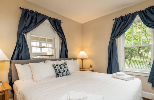 Maurertown Maison | Muse of Maurertown-Close to Vineyard, Distillery