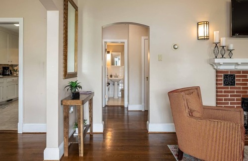 Maurertown Maison | Muse of Maurertown-Close to Vineyard, Distillery