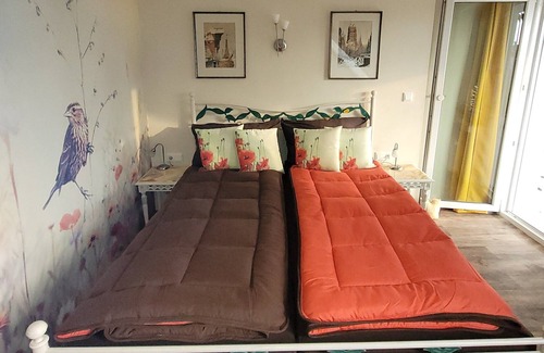 Rinteln Appartement | Near Weser Cycle Path, private room with large garden, pure relaxation