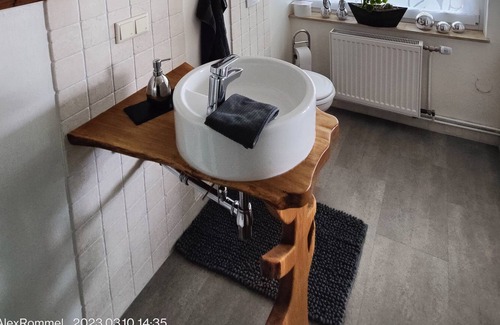 Rinteln Appartement | Near Weser Cycle Path, private room with large garden, pure relaxation