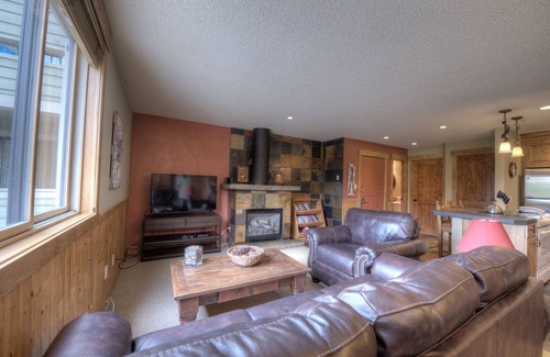 Breckenridge Copropriété | Condo parfaitement situé! Ski-In, marcher jusqu'à la télécabine, un pâté de maisons à Mainstreet