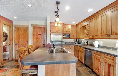 Breckenridge Copropriété | Condo parfaitement situé! Ski-In, marcher jusqu'à la télécabine, un pâté de maisons à Mainstreet