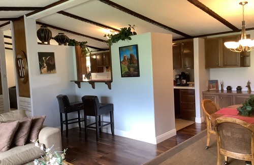 Rio Lucio Maison | Neat Retreat, Fast WiFi, Ski Sipapu, Hike, Fish, Hunt, Wineries, pet friendly