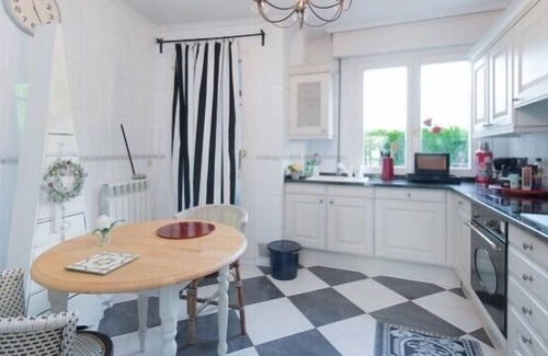 Getxo Appartement | Neguri apartment 10 minutes from the beach with garden
