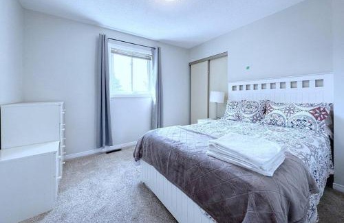 Barrie Maison | Neighborhood friendly House in Barrie!