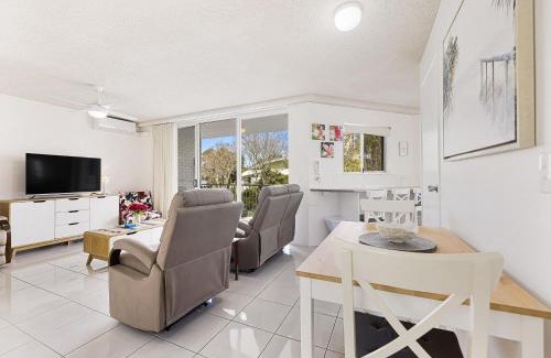 Golden Beach Maison | Nelson Point Unit 2 Golden Beach QLD