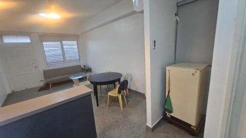 Pasay Maison | Nemar Building 204