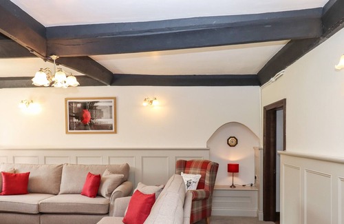 Compton Martin Maison | NEMPNETT FARMHOUSE, pet friendly, with hot tub in Blagdon