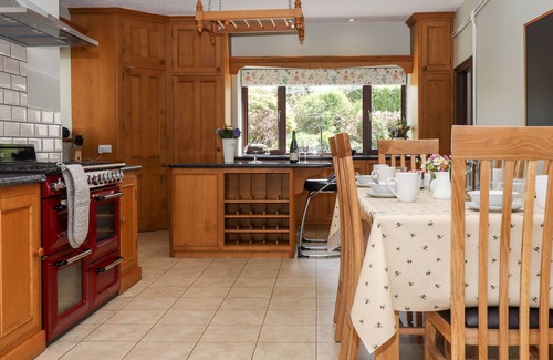 Compton Martin Maison | NEMPNETT FARMHOUSE, pet friendly, with hot tub in Blagdon