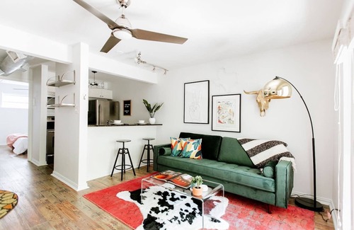 Clarksville Copropriété | Neon Cool with Pool, Clarksville by Downtown * FREE PARKING