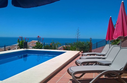 Urbanizacion Ladera del Mar Villa | NERJA Villa SUPERBE VUE MER, PISCINE, WIFI INCLUS ET AIR CON, CINEMA / SALLE DE JEUX
