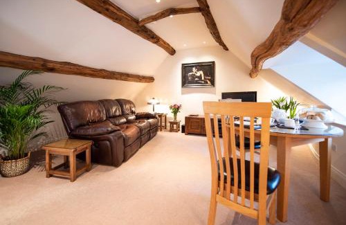 Bourton Appartement | Neroli River View Apartment