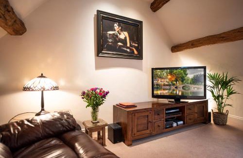 Bourton Appartement | Neroli River View Apartment