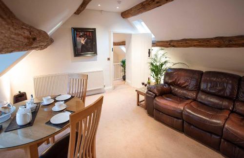Bourton Appartement | Neroli River View Apartment