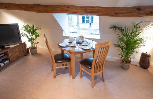Bourton Appartement | Neroli River View Apartment