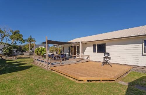 Cooks Beach Maison | Nest by the Beach - Cooks Beach Holiday Home