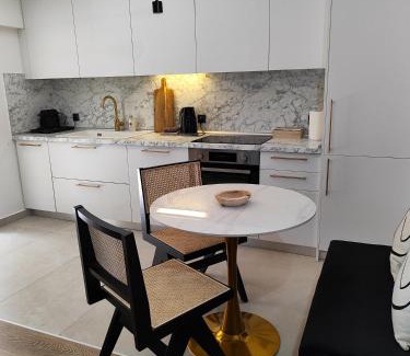 Neoi Epivates Appartement | Nest suite by Oikies Rentals