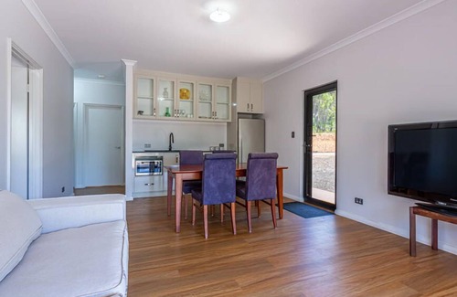 Wilyabrup Maison | Nestled amongst the leafy trees, Gum Nuts a very Australian styled simple but sophisticated property