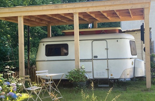 Le Roeulx Lit Et Petit-Déjeuner | Habitation nichée dans un bois,à 5 minutes des autoroutes E19 et E42