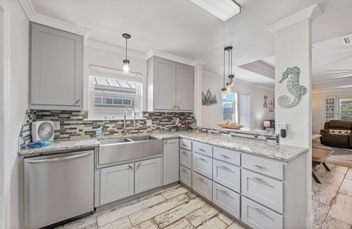 Port Aransas Maison | Nestled in downtown Port Aransas and just minutes from the beach