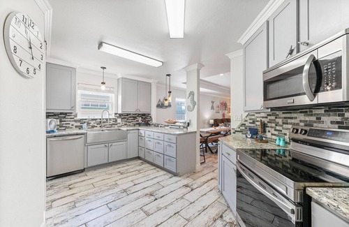 Port Aransas Maison | Nestled in downtown Port Aransas and just minutes from the beach