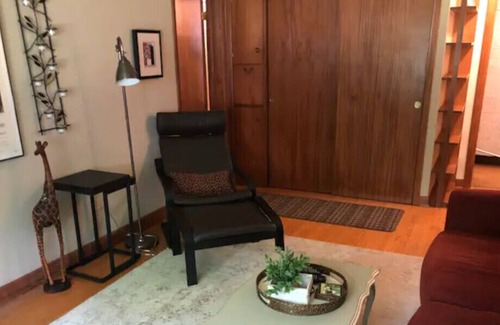 London Appartement | Country-like setting in the city; private guest apartment in artist's home
