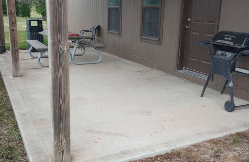 Gallatin Cabine | Nestled in nature, the cabin resides near a tranquil pond, perfect for fishing
