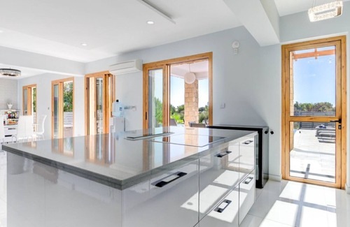 Reno Maison | Nestled in the greenery and coolness of the woods