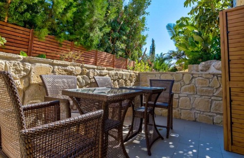 Reno Maison | Nestled in the greenery and coolness of the woods